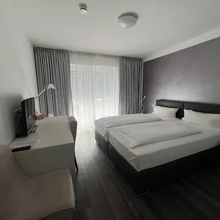 Victoria Living 3*