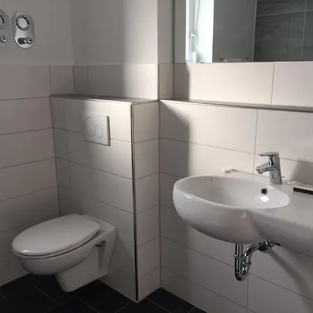Victoria Living 3*