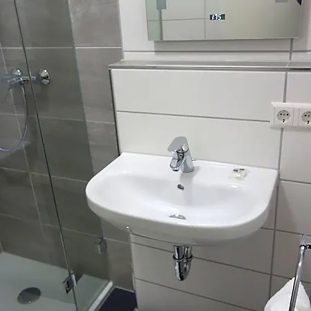 Victoria Living 3*